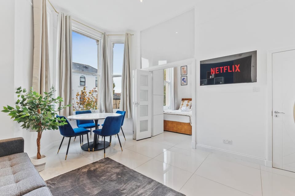 TV and multimedia, Dining area