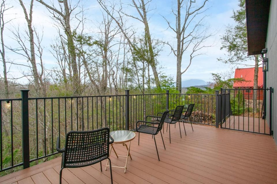 Moody Mountain Lodge MTN Views Hot Tub GameRoom House in Gatlinburg