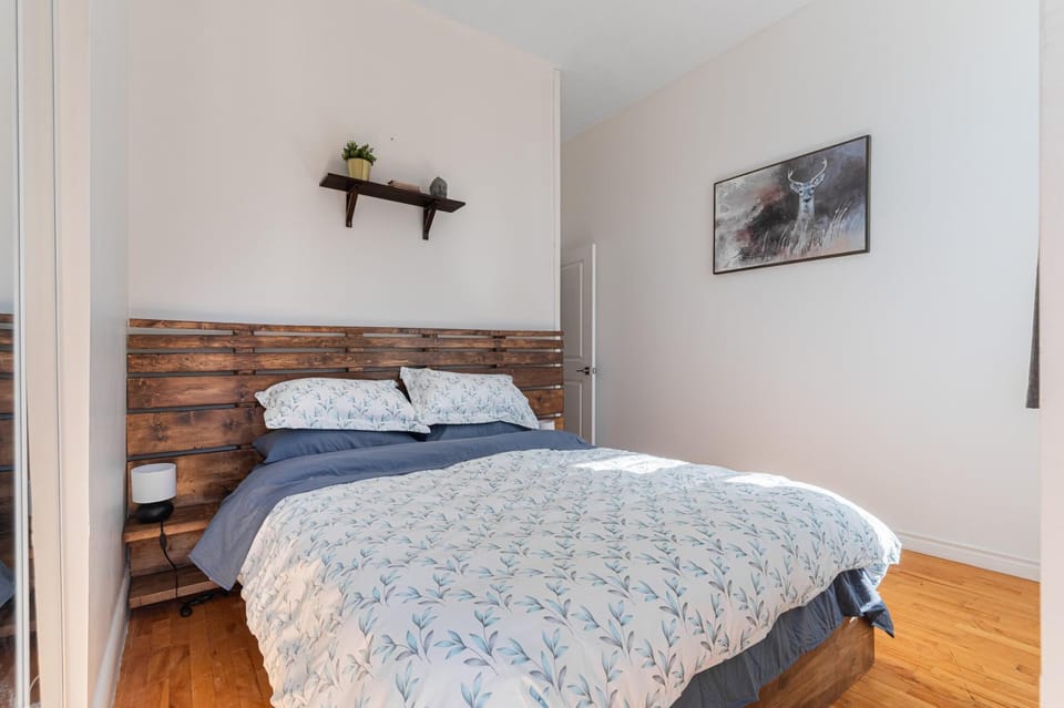 Trendy 2BR Getaway in Montreal Apartment in Laval