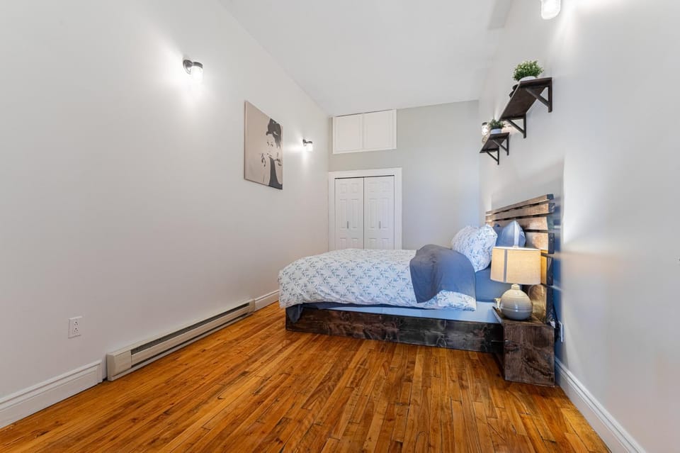Trendy 2BR Getaway in Montreal Apartment in Laval