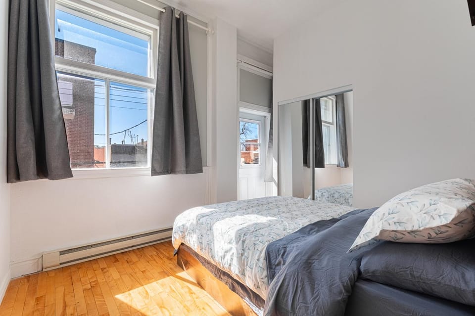 Trendy 2BR Getaway in Montreal Apartment in Laval