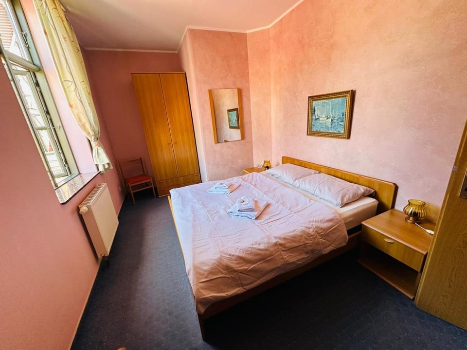 Pizzeria & Pension ETNA Bed and Breakfast in Waren