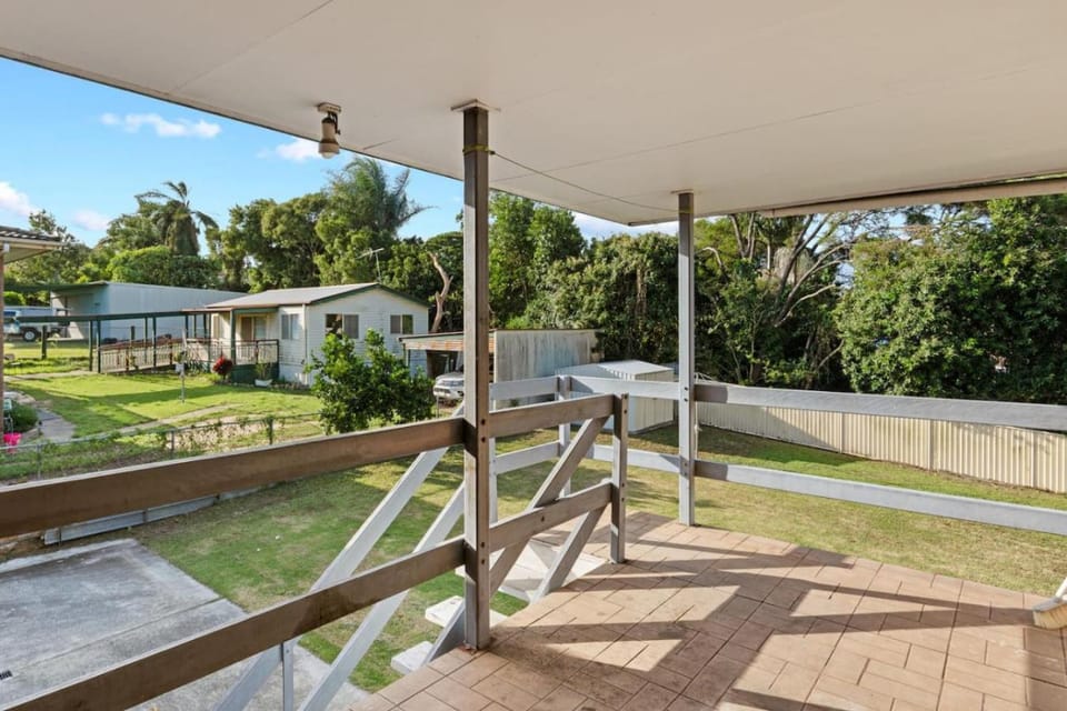 1Mins to Pinelands Plaza 4BR Chic Family Retreat House in Brisbane