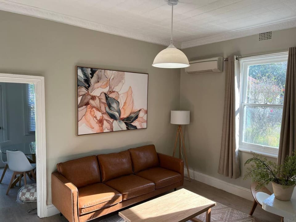 Beautiful comfortable cottage House in Orange