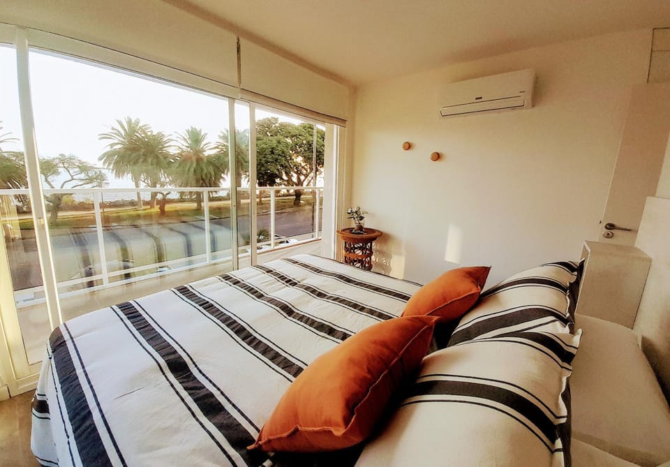 Bed, Bedroom, air conditioner