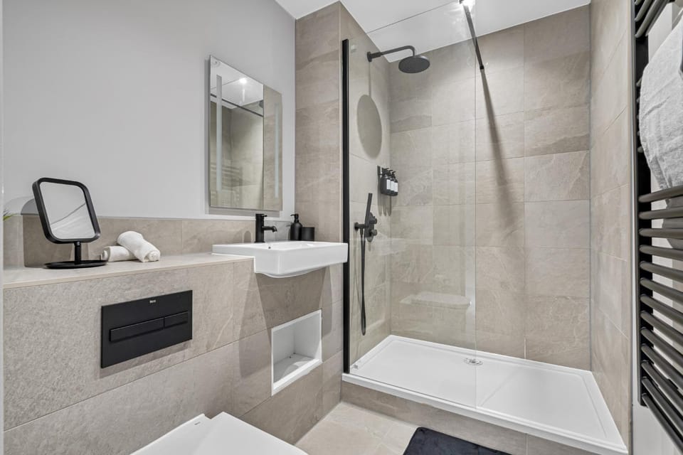 Shower, Bathroom, towels