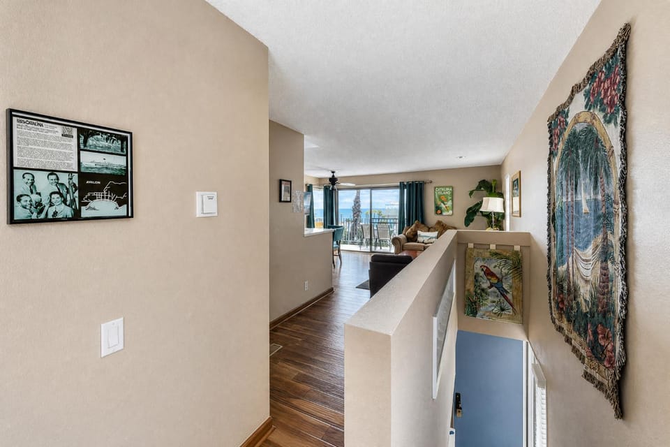211W 211 Whittley House in Avalon