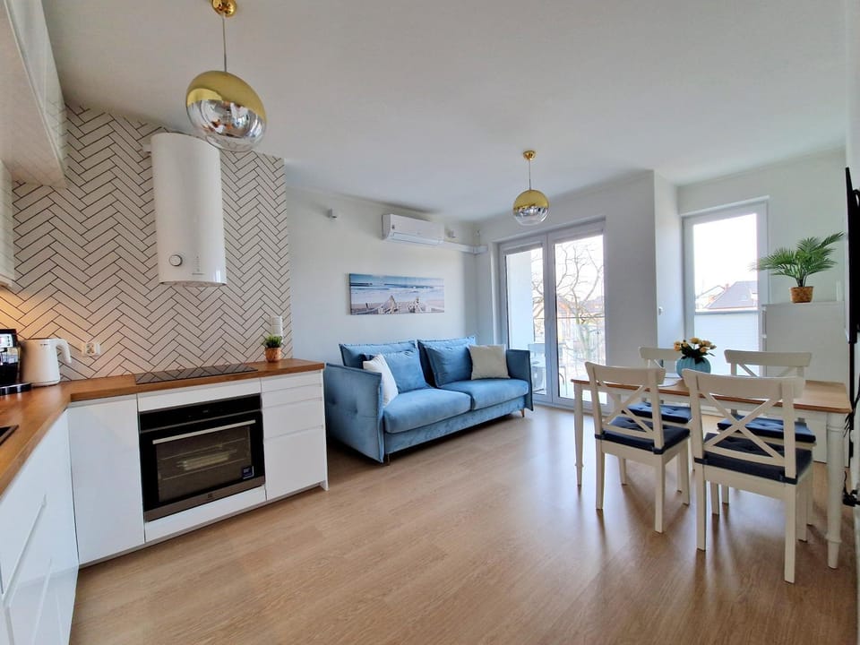 TV and multimedia, Balcony/Terrace, Kitchen or kitchenette, Living room, Seating area, Dining area, oven, air conditioner