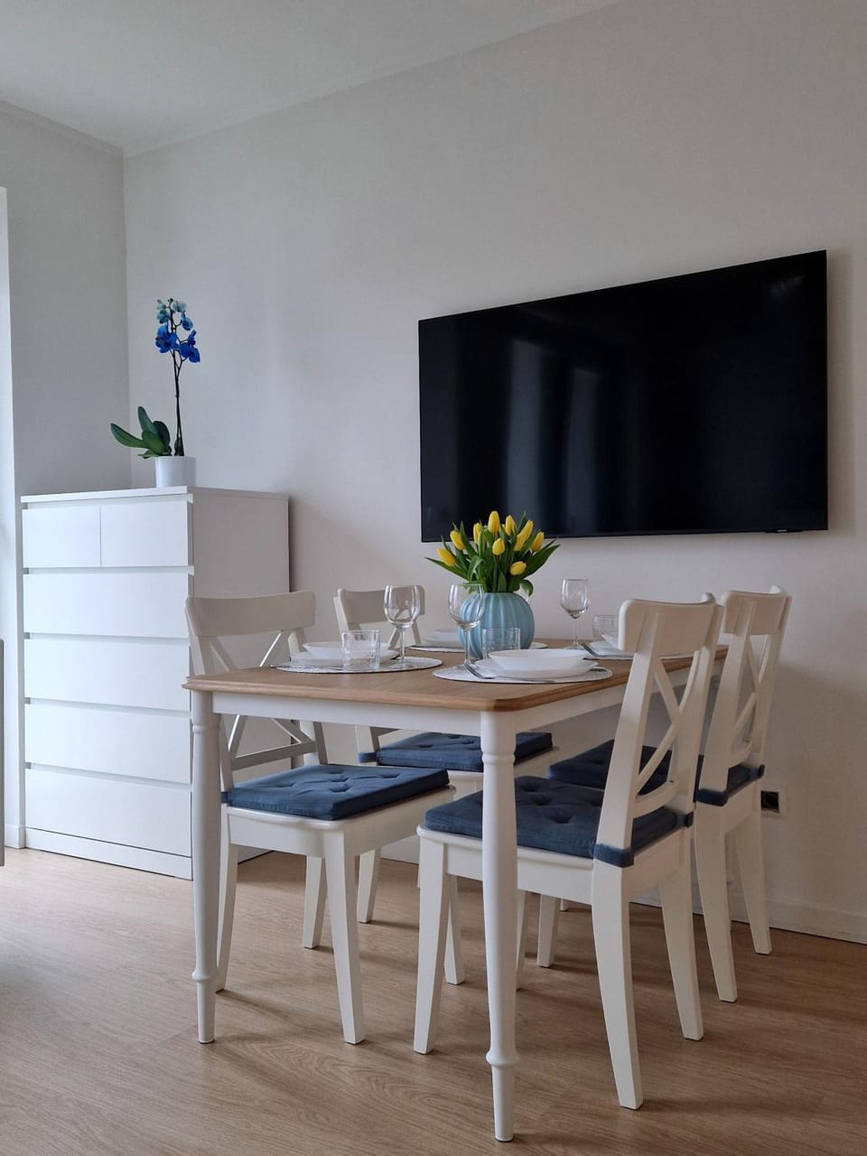 TV and multimedia, Living room, Dining area