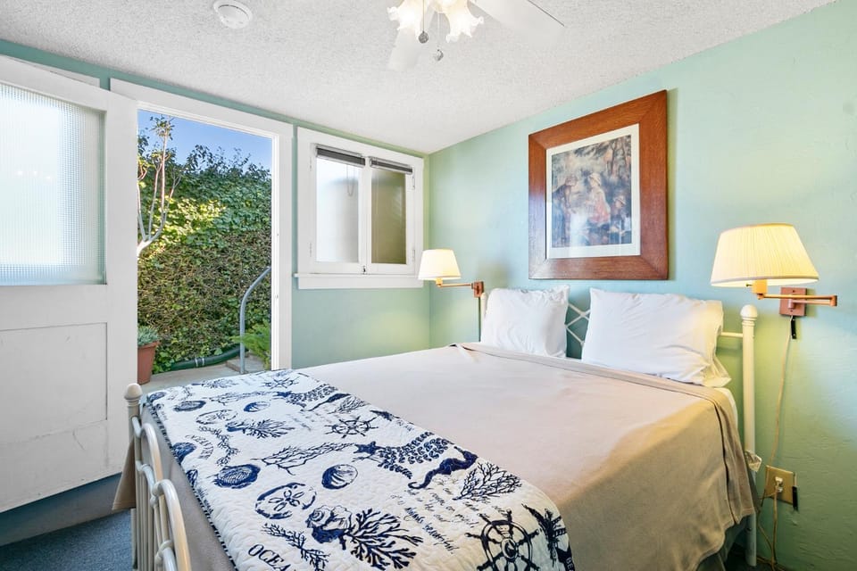 216WB 216 Whittley B House in Avalon