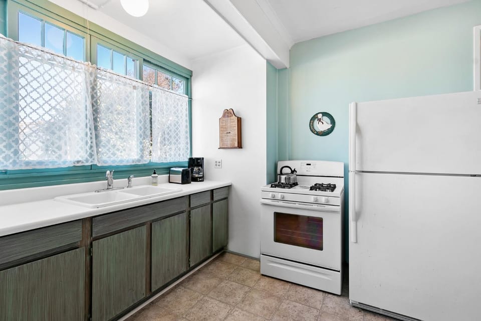 216WB 216 Whittley B House in Avalon
