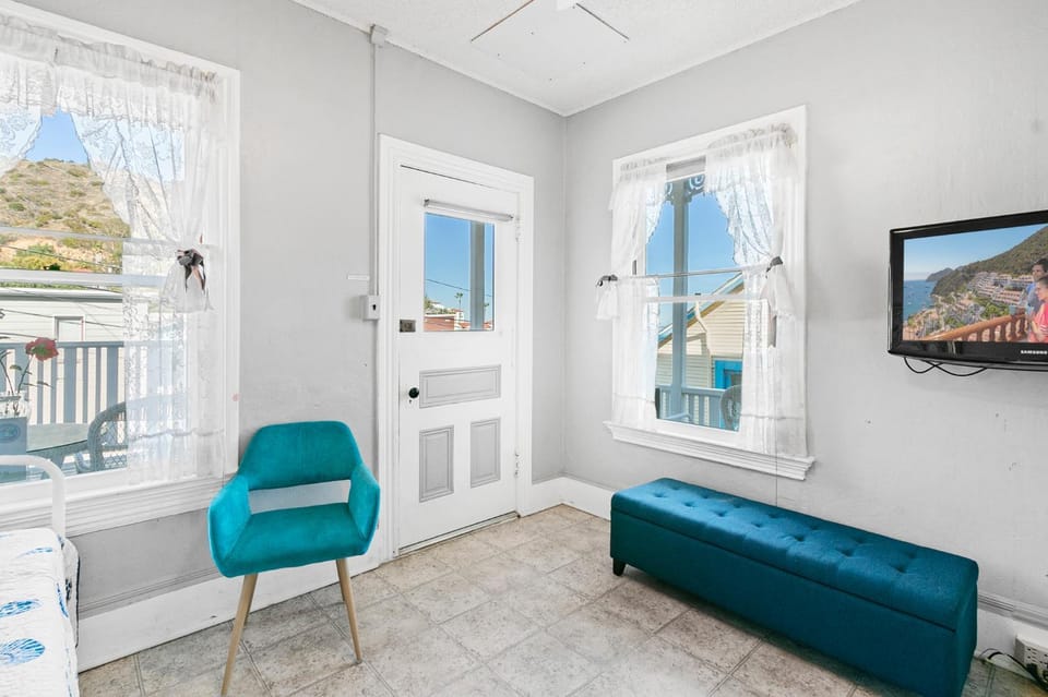 216WB 216 Whittley B House in Avalon
