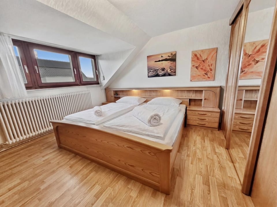 Property building, Bed, Photo of the whole room, Bedroom, wardrobe