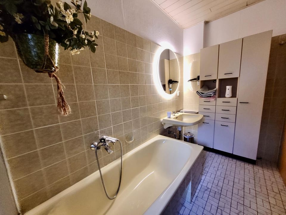 Bathroom, Bath