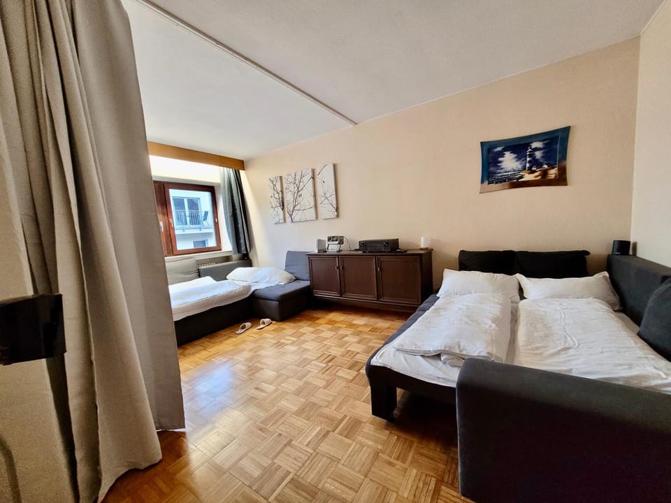 Living room, Bedroom, babysiter, soundproof