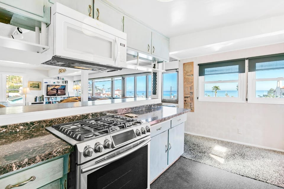 216WC 216 Whittley C House in Avalon