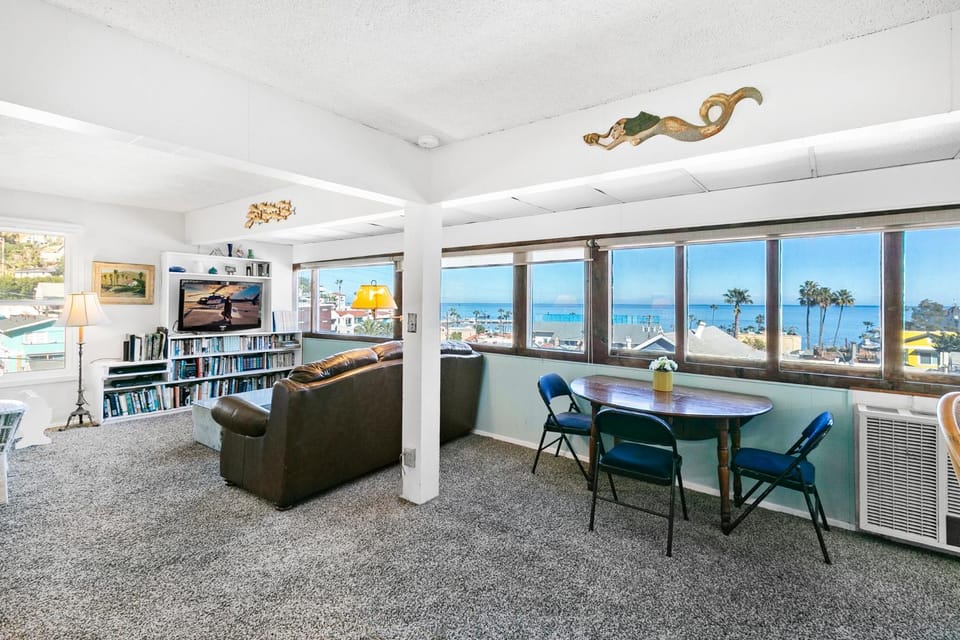 216WC 216 Whittley C House in Avalon