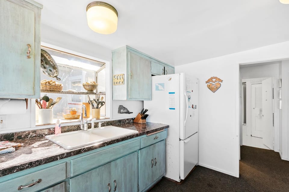 216WC 216 Whittley C House in Avalon