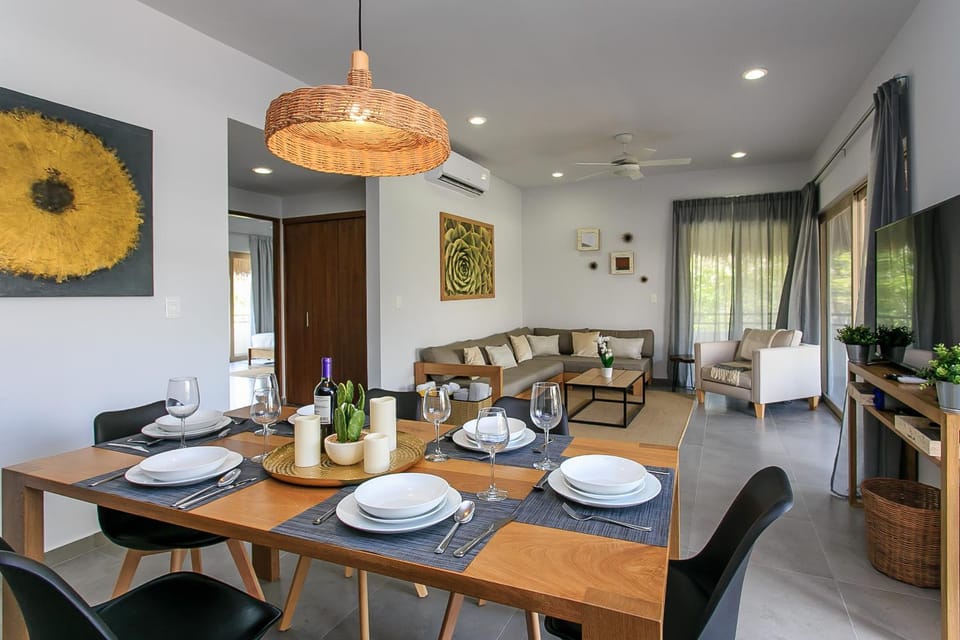 Living room, Dining area