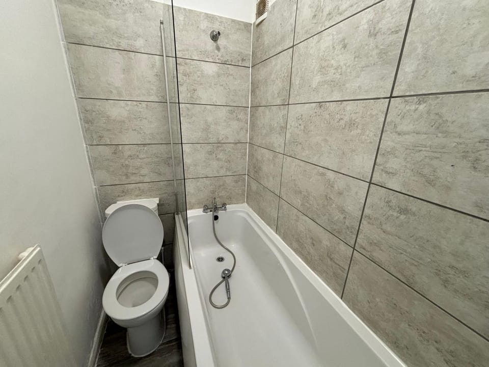 Chalkwell Aparthotel Short & Long Stays Welcome, Leisure , Relocation , Business Stays , Contractors Apartment in Sittingbourne