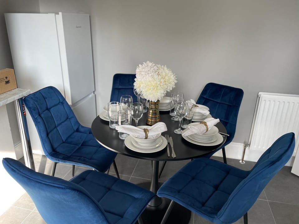 Chalkwell Aparthotel Short & Long Stays Welcome, Leisure , Relocation , Business Stays , Contractors Apartment in Sittingbourne