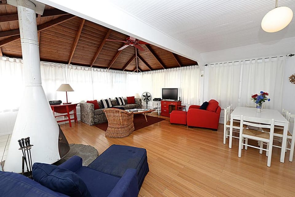 219CL 219 Claressa Ave House in Avalon