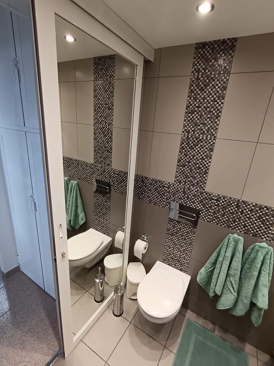 Toilet, Bathroom, towels