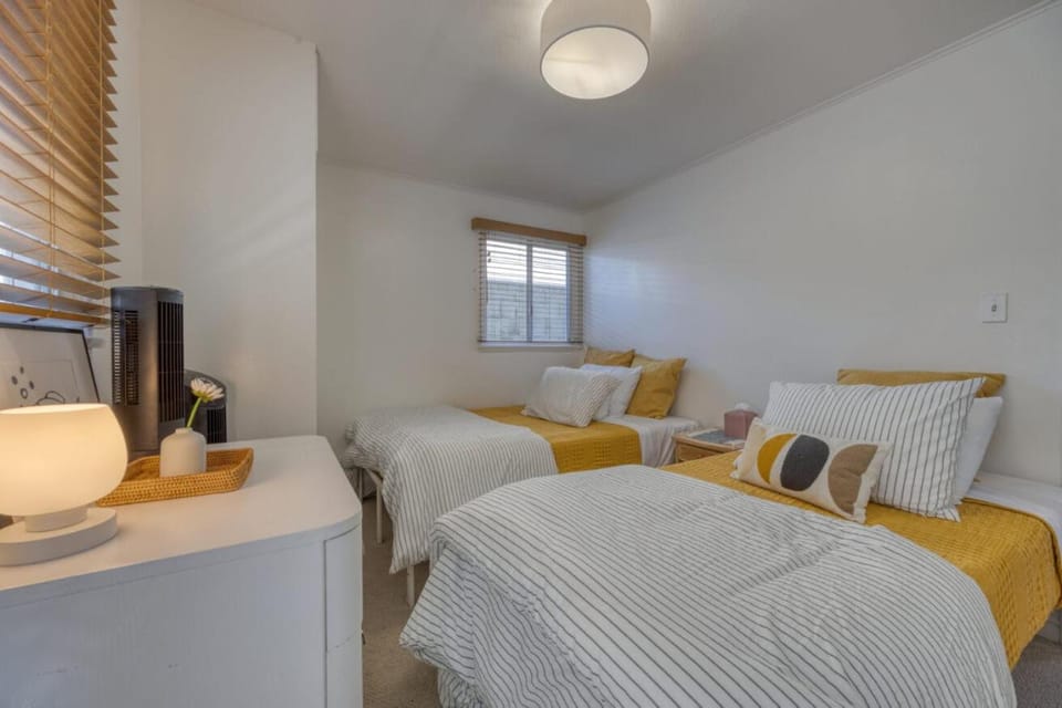 221CL 221 Claressa Ave House in Avalon