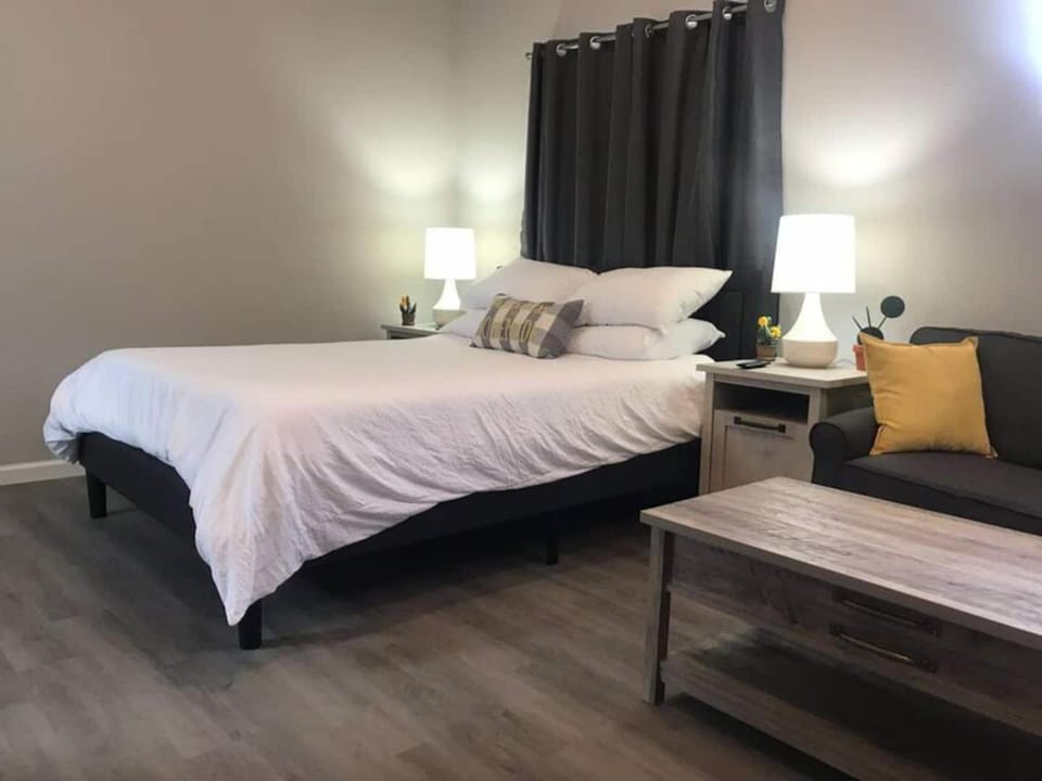 Spacious StudioNear Balloon Fiesta Park Apartment in Rio Rancho
