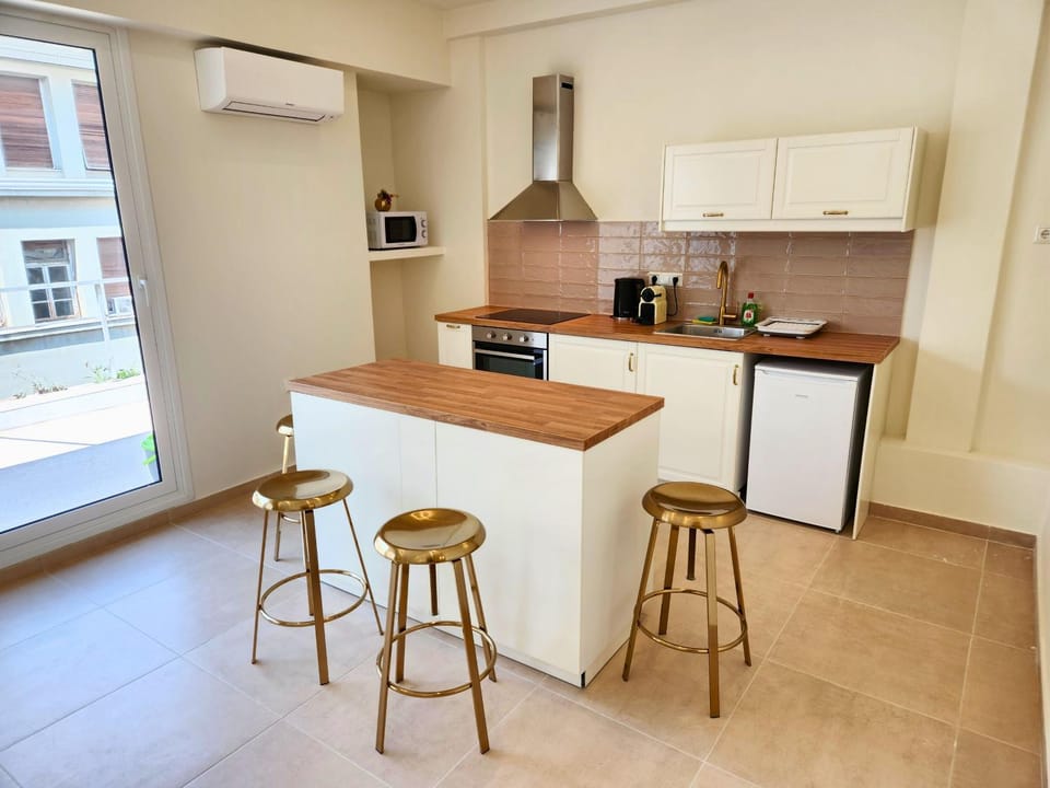 Seating area, kitchen
