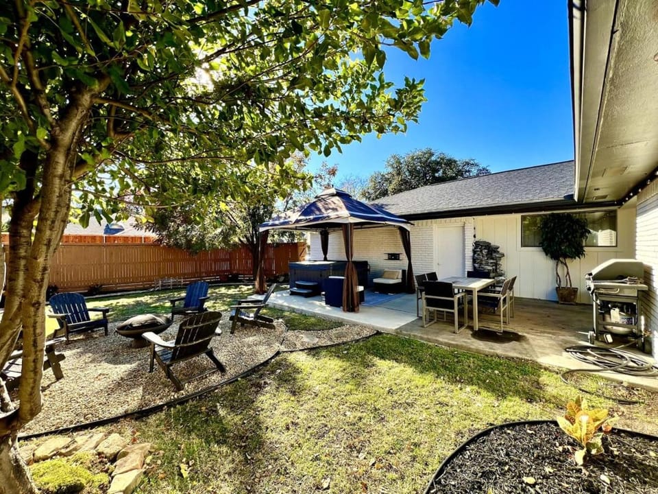 Zen Back Yard with Hot Tub, Firepit, Spa at Home House in Richardson