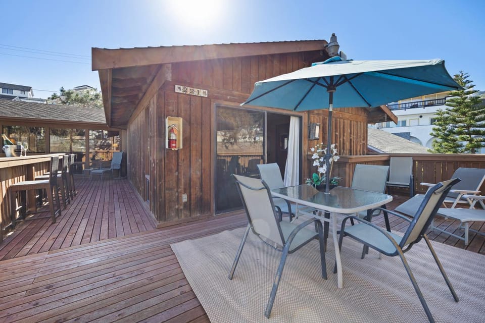 221W 221 Whittley House in Avalon