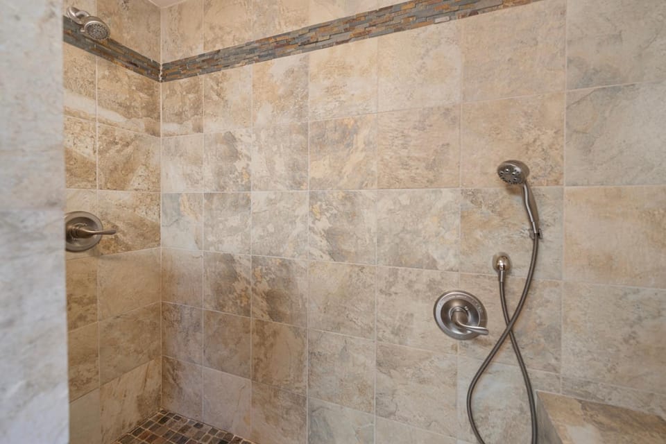 221W 221 Whittley House in Avalon
