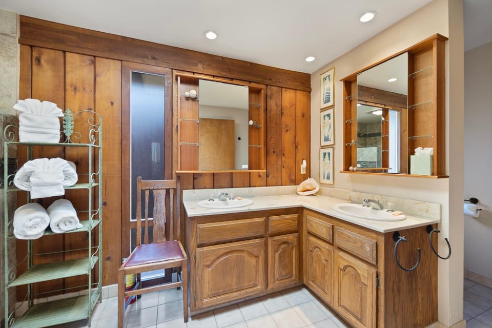 221W 221 Whittley House in Avalon