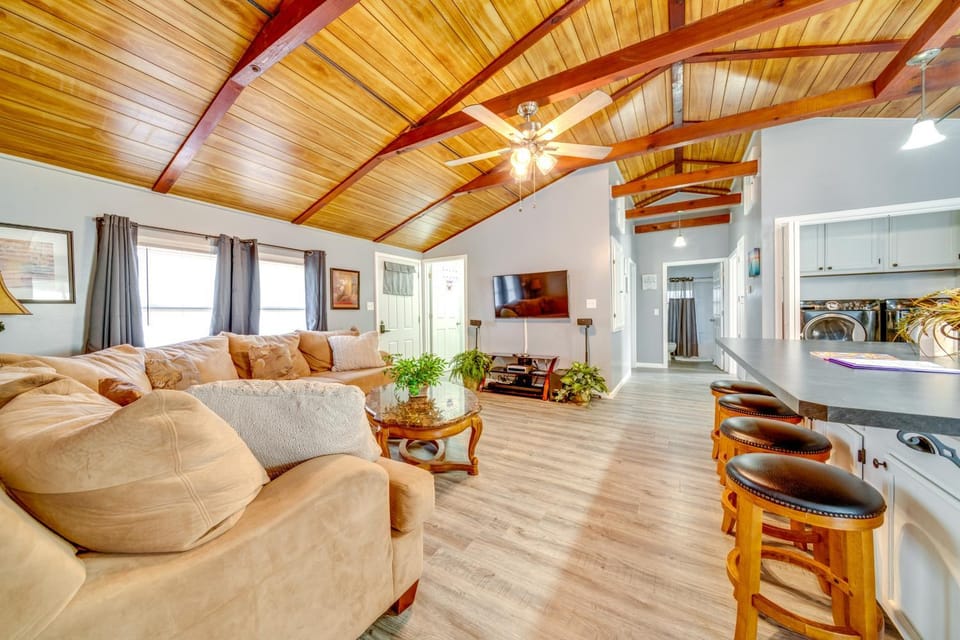 Less Than half Mi to Marina Missouri Lake Getaway House in Lake of the Ozarks