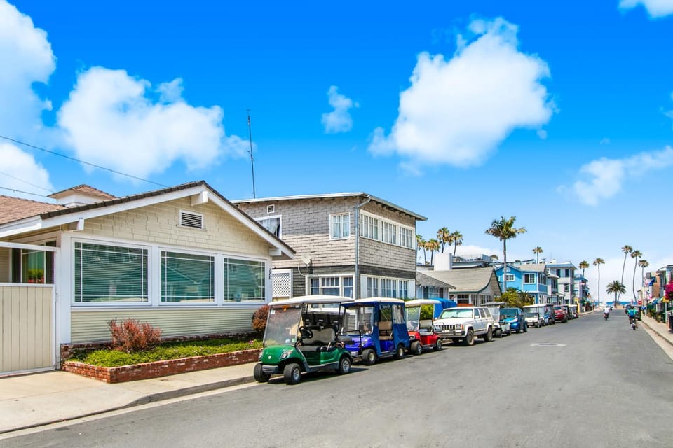225CL 225 Claressa House in Avalon
