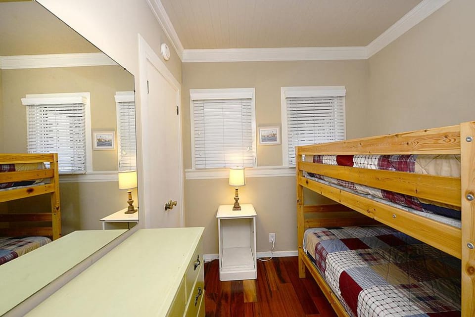 225CL 225 Claressa House in Avalon