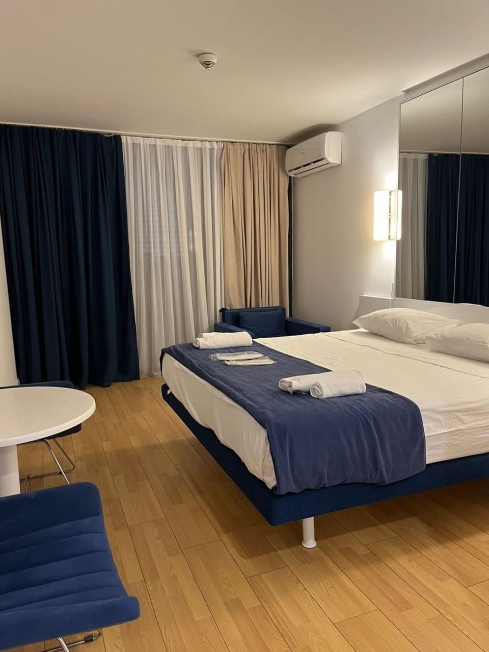 Bed, air conditioner