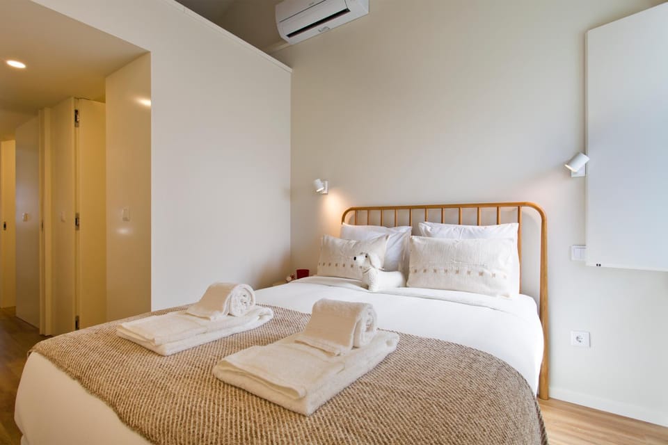 Bed, Bedroom, air conditioner