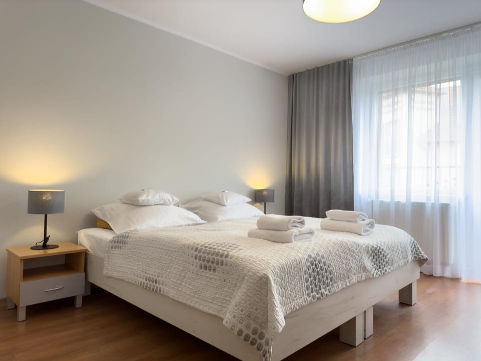 Bed, Photo of the whole room, towels