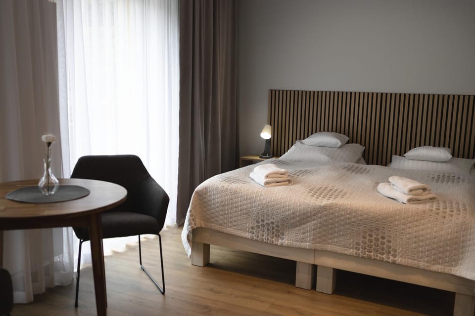 Bed, Photo of the whole room, towels