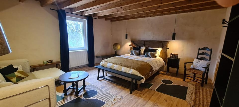 Photo of the whole room, Bedroom