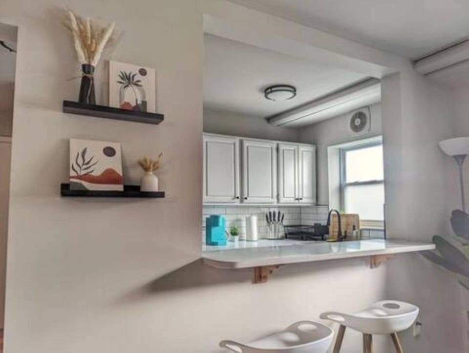 minibar, kitchen