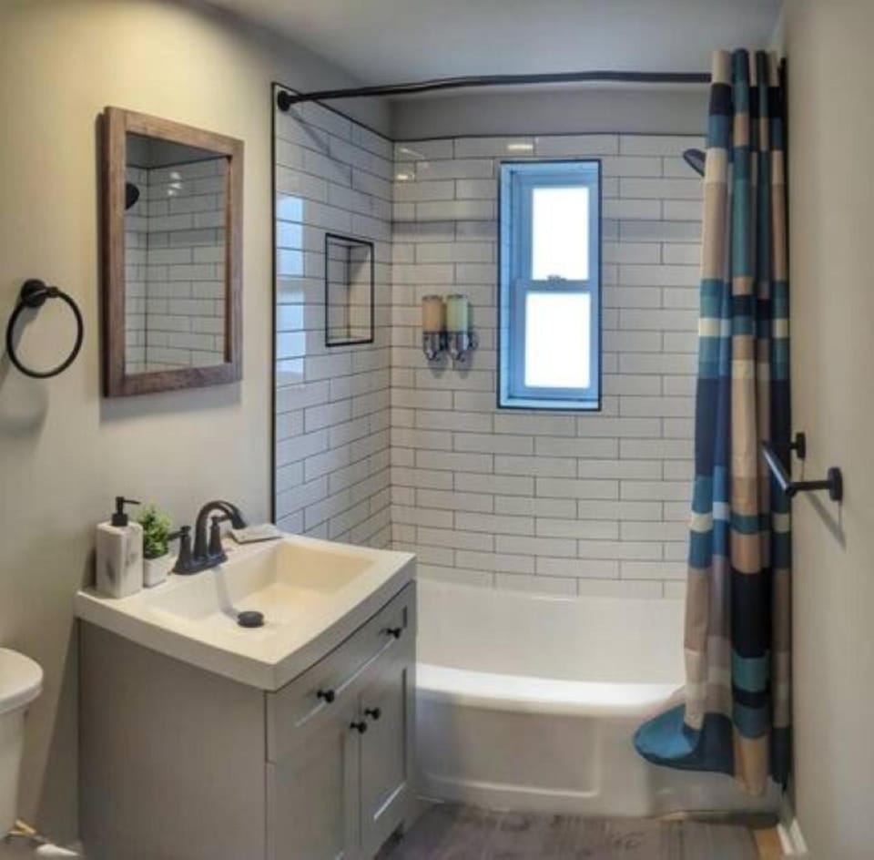 Shower, Toilet, Bathroom, Bath