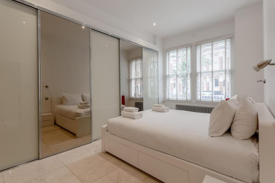 Bed, Photo of the whole room, Bedroom, towels, wardrobe