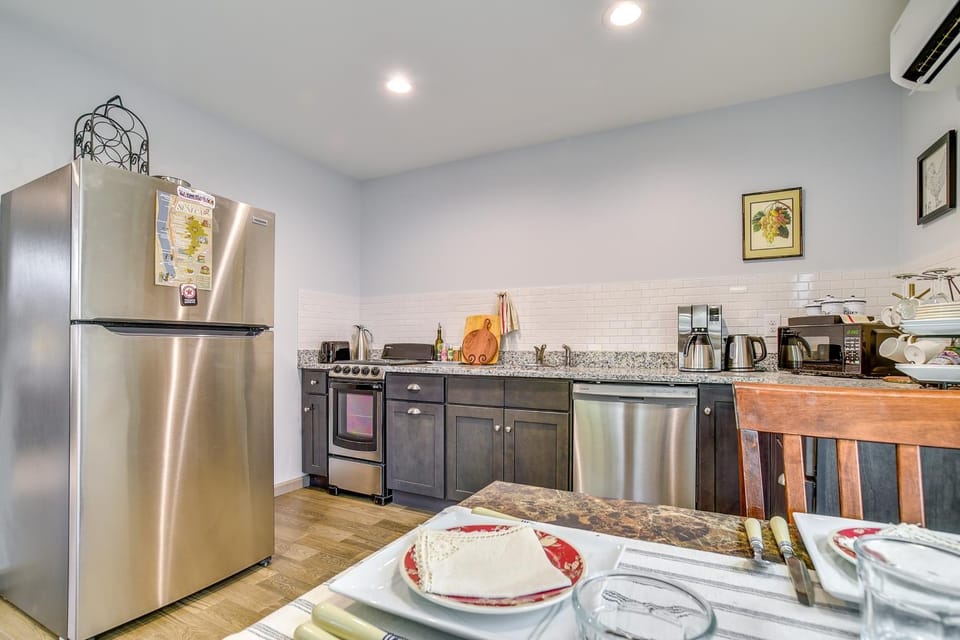 Seneca Lake Wine Trail Studio w/ Balcony & Views! Apartment in Valois