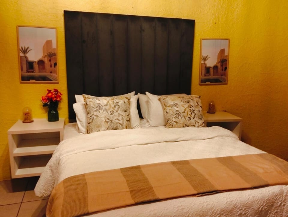 Aneiwa airport lodge Vacation rental in Gauteng