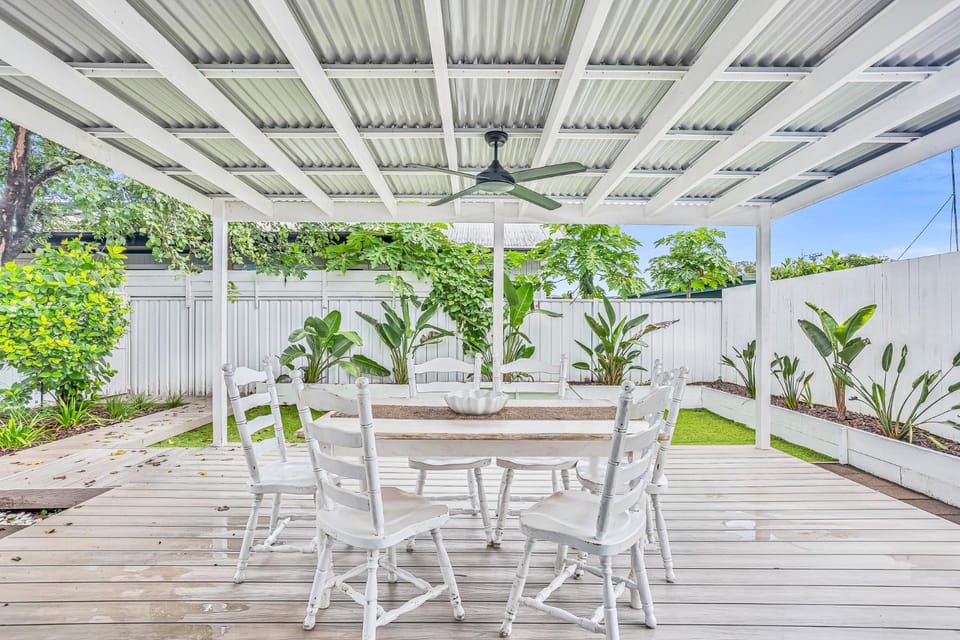 Bright and Spacious Triplex Near Holloways Beach House in Cairns