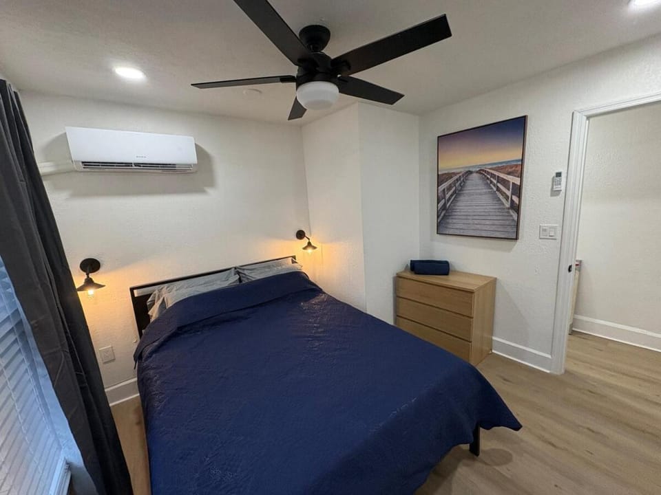 Bed, Bedroom, air conditioner