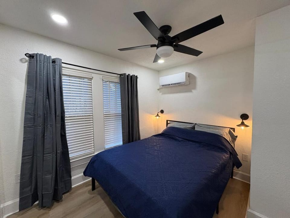 Bed, Bedroom, air conditioner